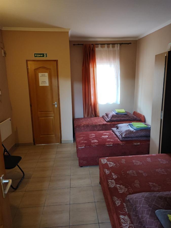 Havanna Etterem Es Vendeghaz Hotel Putnok Bagian luar foto