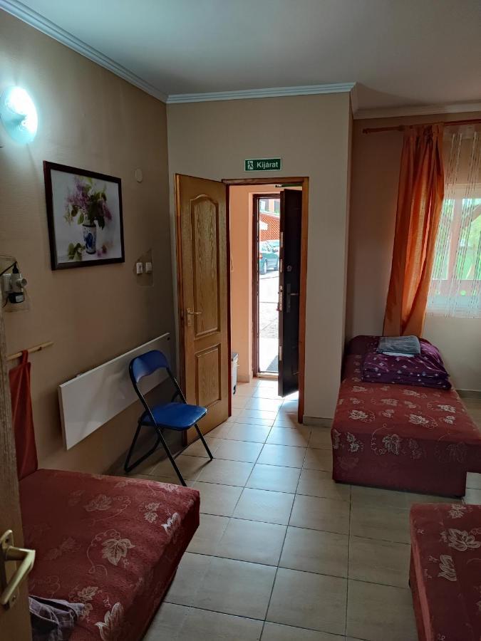 Havanna Etterem Es Vendeghaz Hotel Putnok Bagian luar foto