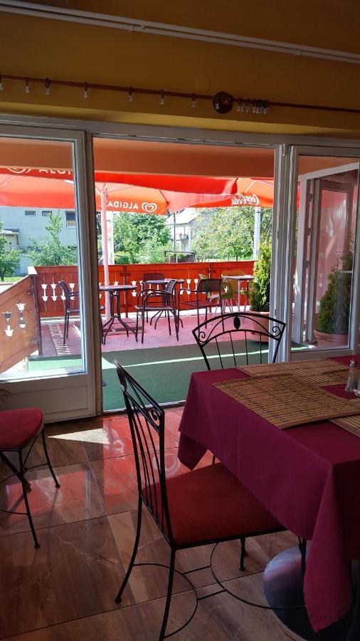 Havanna Etterem Es Vendeghaz Hotel Putnok Bagian luar foto